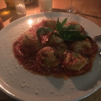 Pastarium - Frische Girasoli mit Ricotta-Spinat Füllung in Tomatensoße. - Italian Near Me - Berlin, BE Pastarium - Frische Girasoli mit Ricotta-Spinat Füllung in Tomatensoße. - Italian Near Me - Berlin, BE