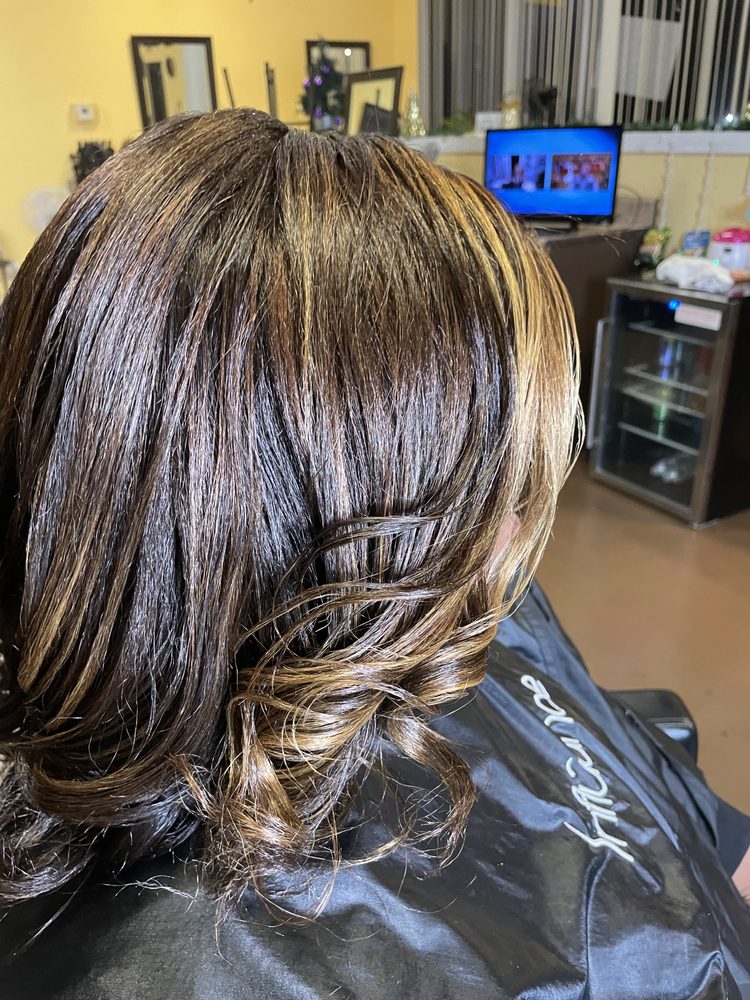 Flayvur Hair salon Logo