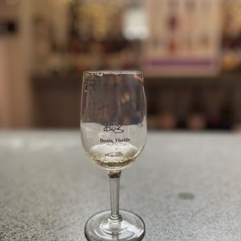 Emerald Coast Wine Cellars - Free wine tasting - Wine Tasting Room Near Me - Miramar Beach, Florida