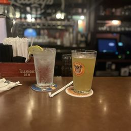 Service with sparking water with a lime and lemon wedge. Thank you Chris! Service with sparking water with a lime and lemon wedge. Thank you Chris!