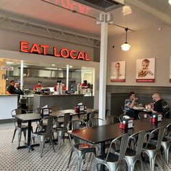 Tucker's Onion Burgers - Interior