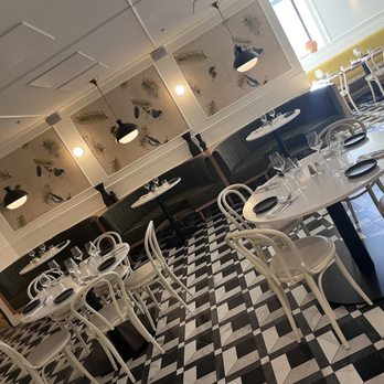 Cocotte Bistro - tables and chairs in a restaurant - Desserts Near Me - Ottawa, Ontario Cocotte Bistro - tables and chairs in a restaurant - Desserts Near Me - Ottawa, Ontario