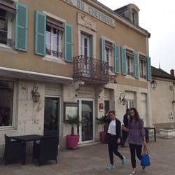 Le Chevreuil - The entrance to the restaurant