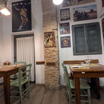 Il Vinaio - Somewhat American decor in a deliciously Italian Osteria - Sandwiches Near Me - Siena, SI
