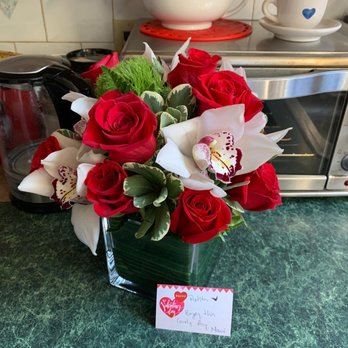 LILY’S FLORIST - Valentine's Day special with such a nice work. The bouquet is away beautiful - Florists Near Me - West New York, New Jersey LILY’S FLORIST - Valentine's Day special with such a nice work. The bouquet is away beautiful - Florists Near Me - West New York, New Jersey