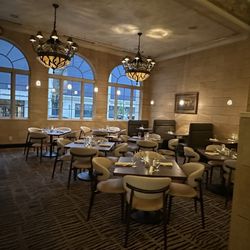 Safari Room Fresh Grill and Bar