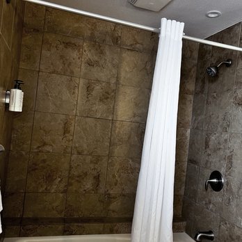 The Inn at the Tides - Nice shower/tub - Hotels Near Me - Bodega Bay, California