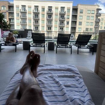 Thompson Savannah - Poolside - Hotels Near Me - Savannah, Georgia