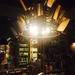 Minoa - Pek belli olmuyor ama aydınlatması da çok güzel. "Kitap size yol gösteren bir ışıktır." koyuyorum aydınlatmanın adını