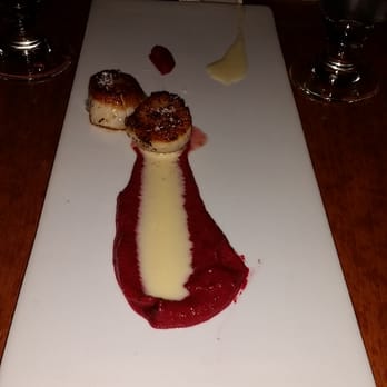 Chez Mathilde - Scallops with beet puree. - Canadian (New) Near Me - Tadoussac, Quebec
