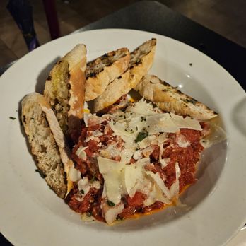 Mangia e Bevi - Amatriciana - Bucatini, guanciale, fresh harvest tomato sauce, pecorino-Romano, cracked pepper - Italian Near Me - Oceanside, California