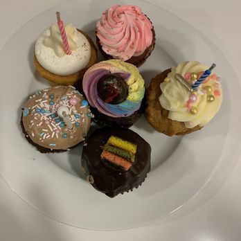 Manhattan Sweets Boutique Bakery - Yes they look pretty! - Bakeries Near Me - Islip, New York Manhattan Sweets Boutique Bakery - Yes they look pretty! - Bakeries Near Me - Islip, New York