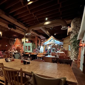 Babe's Chicken Dinner House - Restaurant area - Southern Near Me - Burleson, Texas