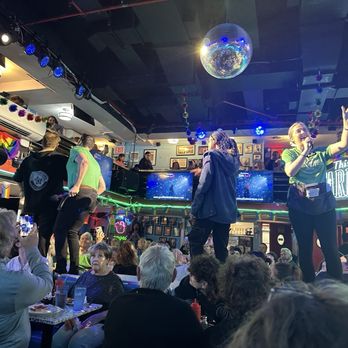 Ellen's Stardust Diner - Performance - Diners Near Me - New York, New York