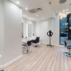 Salon West