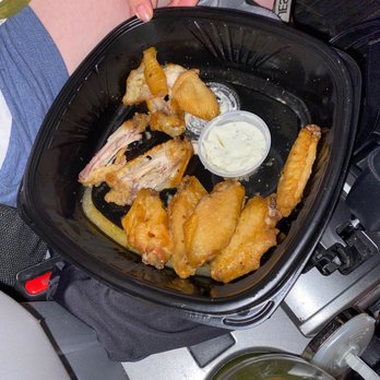 Litchfield's Bar and Grill - Worlds most soggiest hard boiled/microwaved disrespectful wings I've ever tasted these wings are almost racist very offensive - Bars Near Me - Wells, Maine