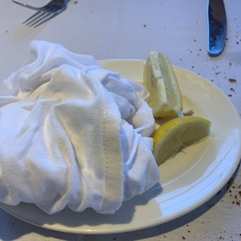 Mustards Grill - Warm hand towels - New American Near Me - Napa, California