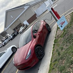 Tesla supercharger - Getting some juice