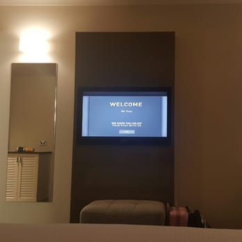 Mercure Gold Coast Resort - TV had no Foxtel channels, management has since said that it was supposed to. - Resorts Near Me - Carrara, QLD