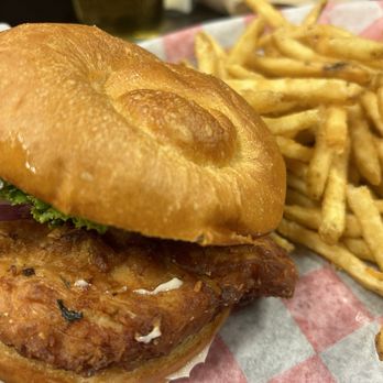 MWSS 828 - Chicken sandwich - Chicken Wings Near Me - Forest City, North Carolina