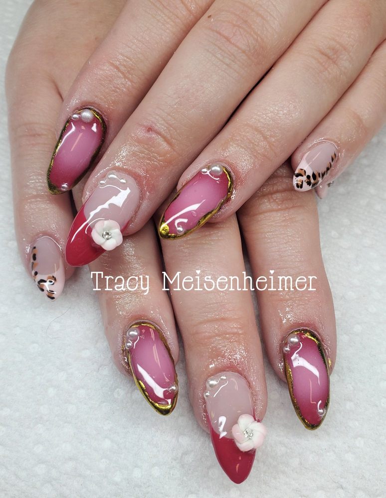 Nails by Tracy The Kansas Minx Diva Logo
