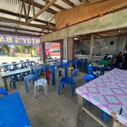 Entoy's Bakasihan - Dining area