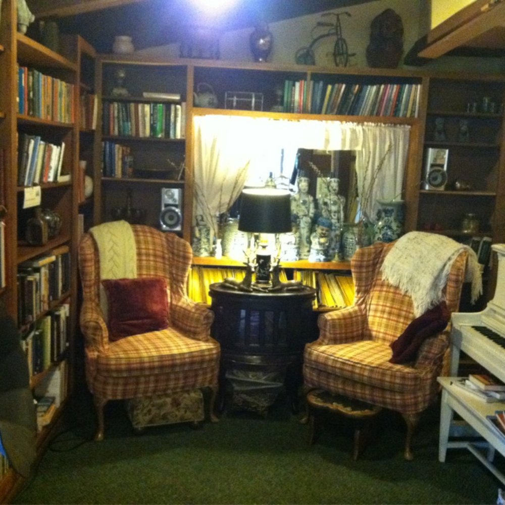 Strawberry Creek Inn - Near entrance way - Hotels Near Me - Idyllwild, California
