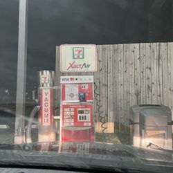 Mobil - The machine that pumps air