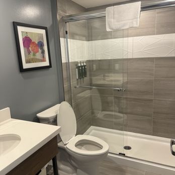 Hotel Willo - Bathroom - Hotels Near Me - Vancouver, British Columbia