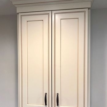 Wholesale Kitchen Center - Cabinet above peninsula - Cabinetry Near Me - Lodi, New Jersey