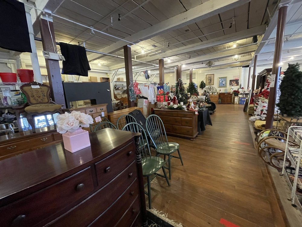 TILTON COOK Updated October 2024 19 Photos 106 Carter St