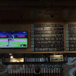 Pinthouse Pizza - Bar