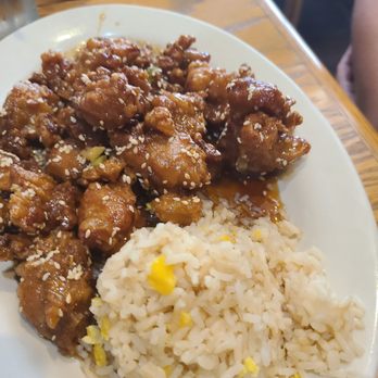 Lotus Hunan - Sesame chicken - Chinese Near Me - Austin, Texas