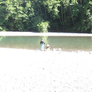 Van Duzen County Park - Wide shallow area great for smaller children (the water was very warm and nice) - Parks Near Me - Carlotta, California