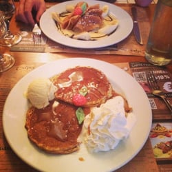 Le Patacrêpe - Crêpe au chocolat et crème anglaise et pankakes façon pain perdu avec sa boule vanille et crème chantilly