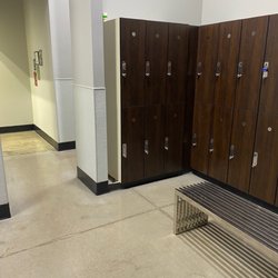 Fitness Haus - Women's locker room nice and clean