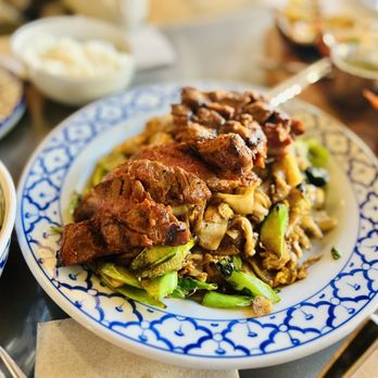 Pineapple Thai - Pad see you with steak.. $23.. good and big portion! - Thai Near Me - Cupertino, California