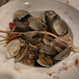Linguine alle Vongole Pan Seared Clams Sauteed