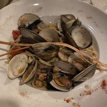 Cafe Picasso - Linguine alle Vongole Pan Seared Clams Sauteed - Italian Near Me - Somerville, New Jersey