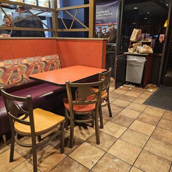 Taco Bell - No attention to the lobby - Fast Food Near Me - Colfax, California