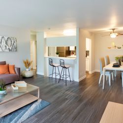Redwood Plaza Apartments