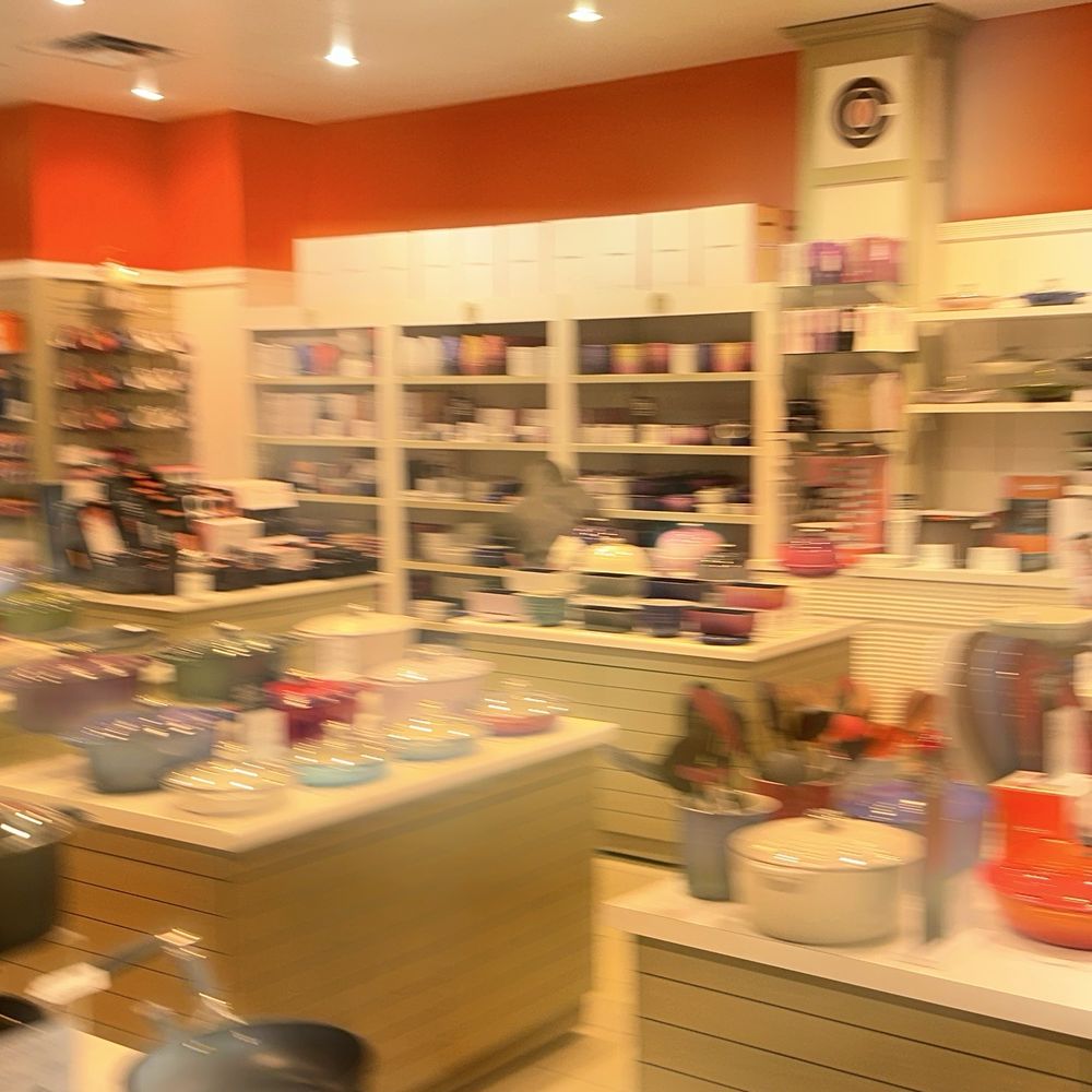 Le Creuset Outlet Store - Outlet Stores Near Me - Rosemont, Illinois Le Creuset Outlet Store - Outlet Stores Near Me - Rosemont, Illinois