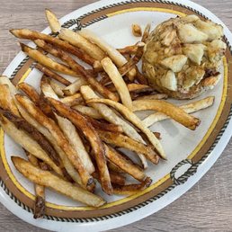 My wonderful generous tender savory jumbo-lump crab cake and piping hot fries, voguing for the camera :-) My wonderful generous tender savory jumbo-lump crab cake and piping hot fries, voguing for the camera :-)