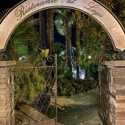 Ristorante Al Lago - Nice entrance to the patio