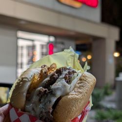 Gourmet Burger - Straw onion burger