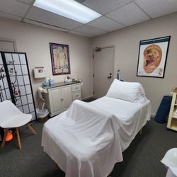 Gina Marks LAc Acupuncture & Wellness Center - Comfortable treatment room with limited light. Great for patients who prefer to rest with minimal light.