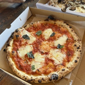 Twin Star Orchards - Margherita pizza - Pizza Near Me - New Paltz, New York