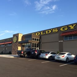 Gold's Gym -Yukon - Entrance
