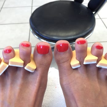 Rainbow Nails - Toe nails sloppy but the lady was nice enough - Nail Salons Near Me - Honolulu, Hawaii