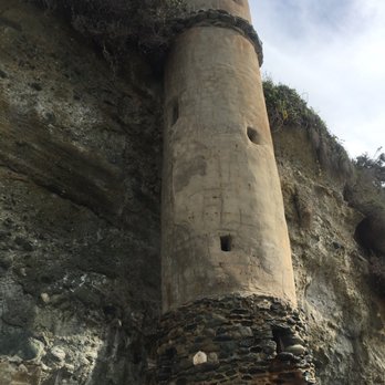 Victoria Beach - Like a pirate tower, pretty cool! - Beaches Near Me - Laguna Beach, California
